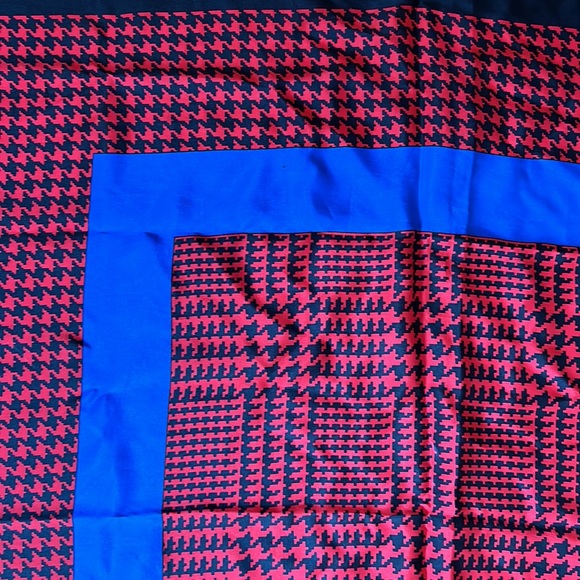 Vintage Bill Blass 100% Silk Scarf (30 x 30) - Picture 3 of 4